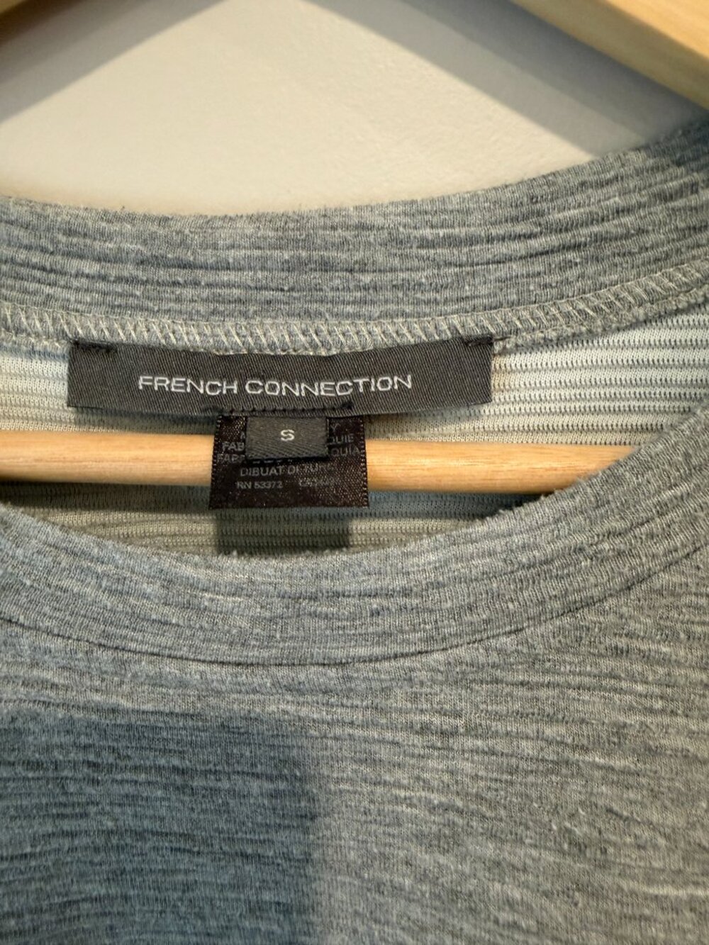 2 / $40 | French Connection Grey Sudan Marl Ruffle Sleeve Top Womens S - Picture 5 of 7
